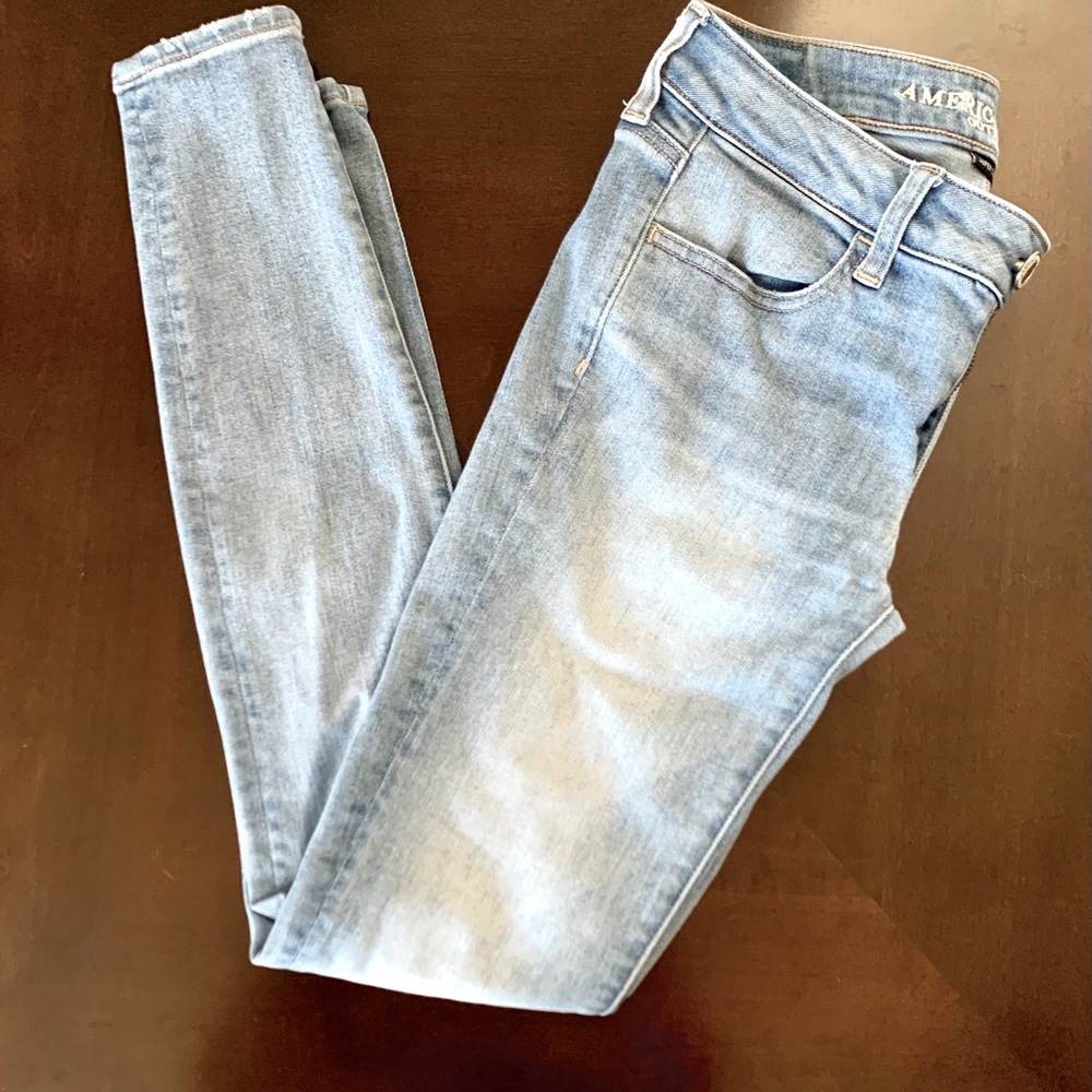 American Eagle, Light Washed Skinny Jeans - 4 Long